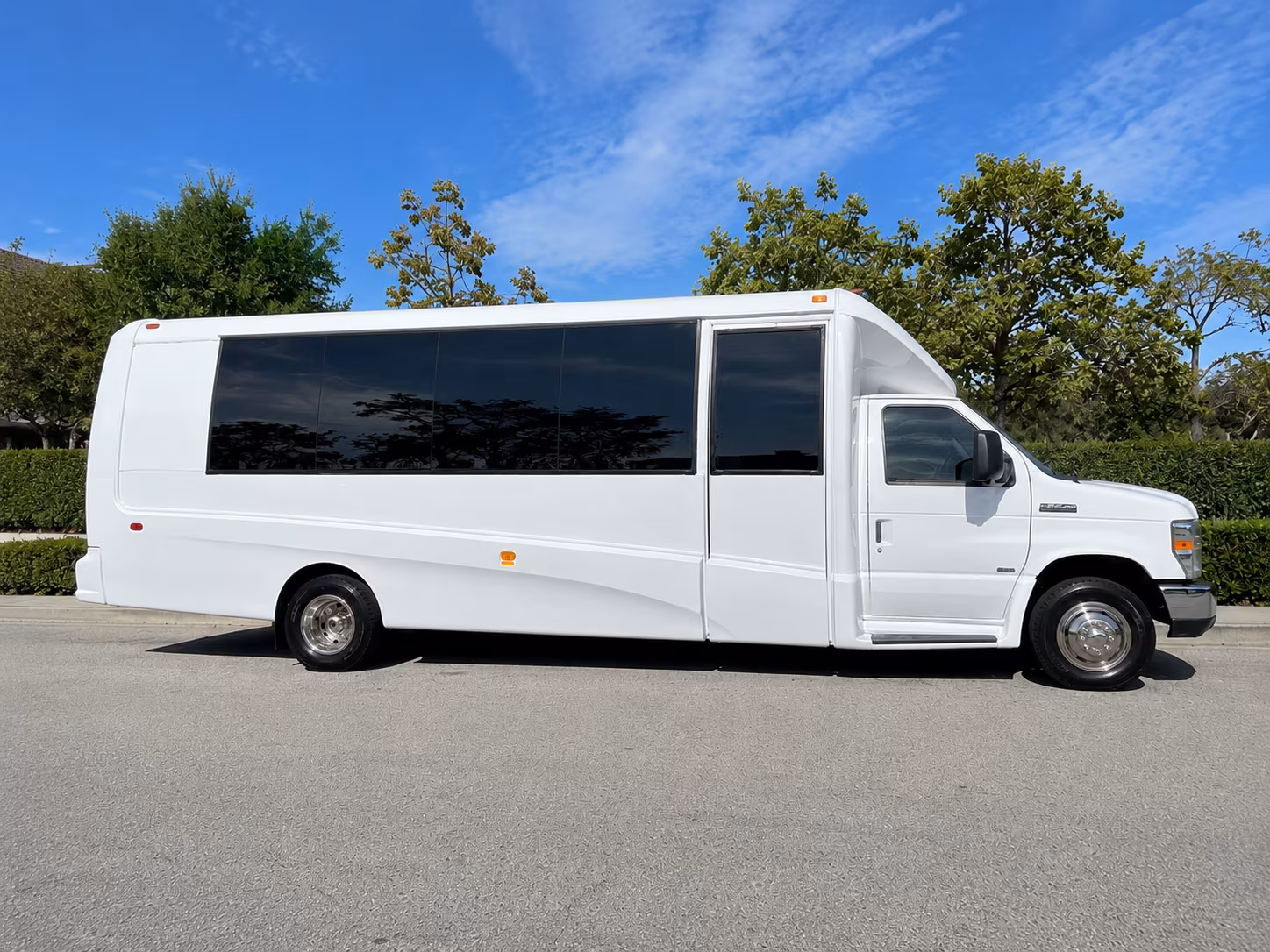 corporate airport transfer buses between huntersville and charlotte douglas