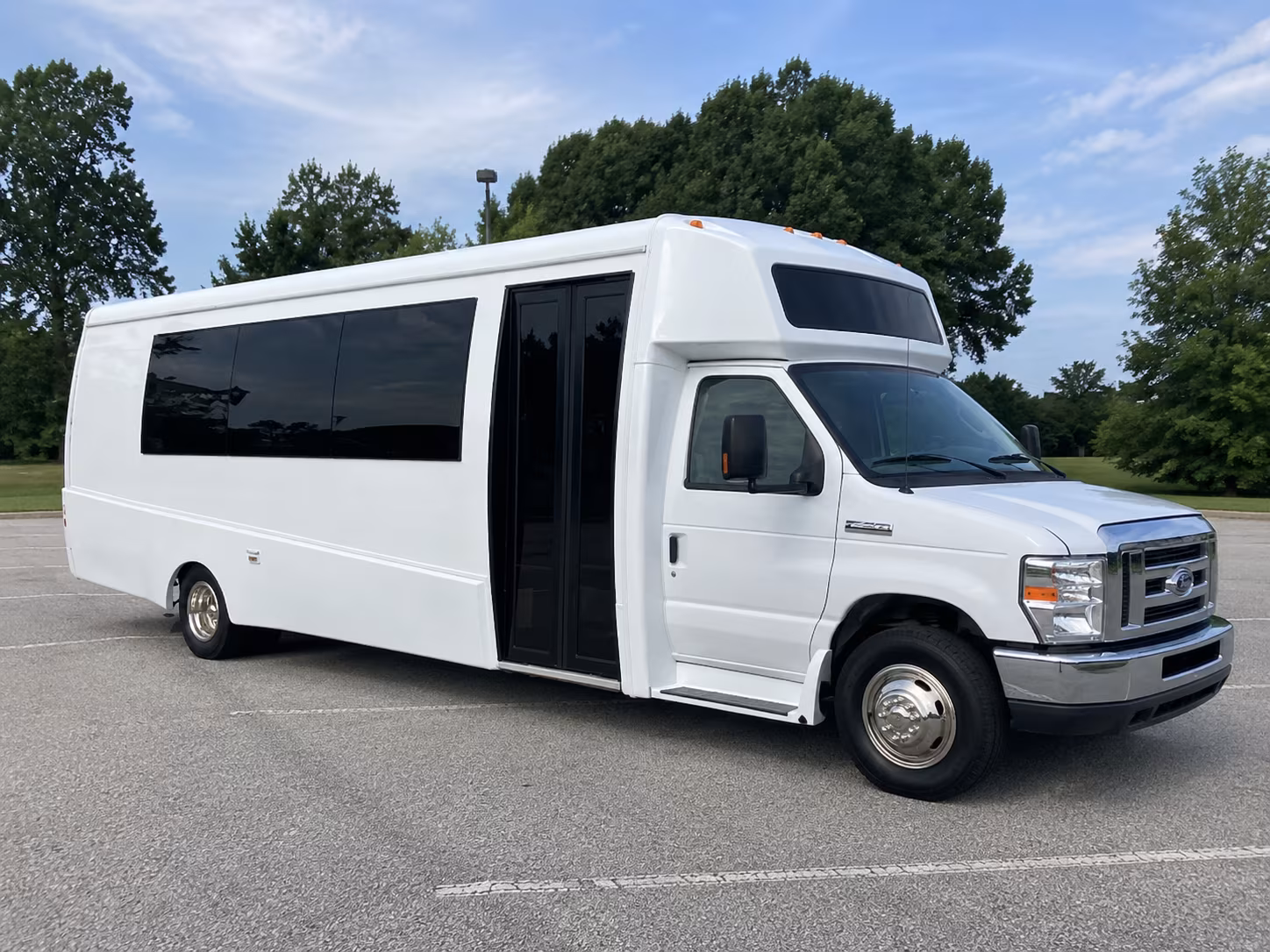 huntersville 18 passenger party bus