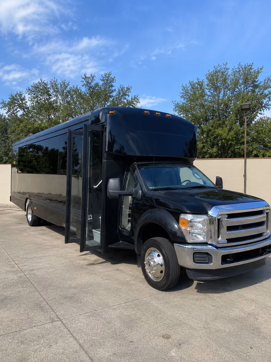 huntersville 20 passenger party bus