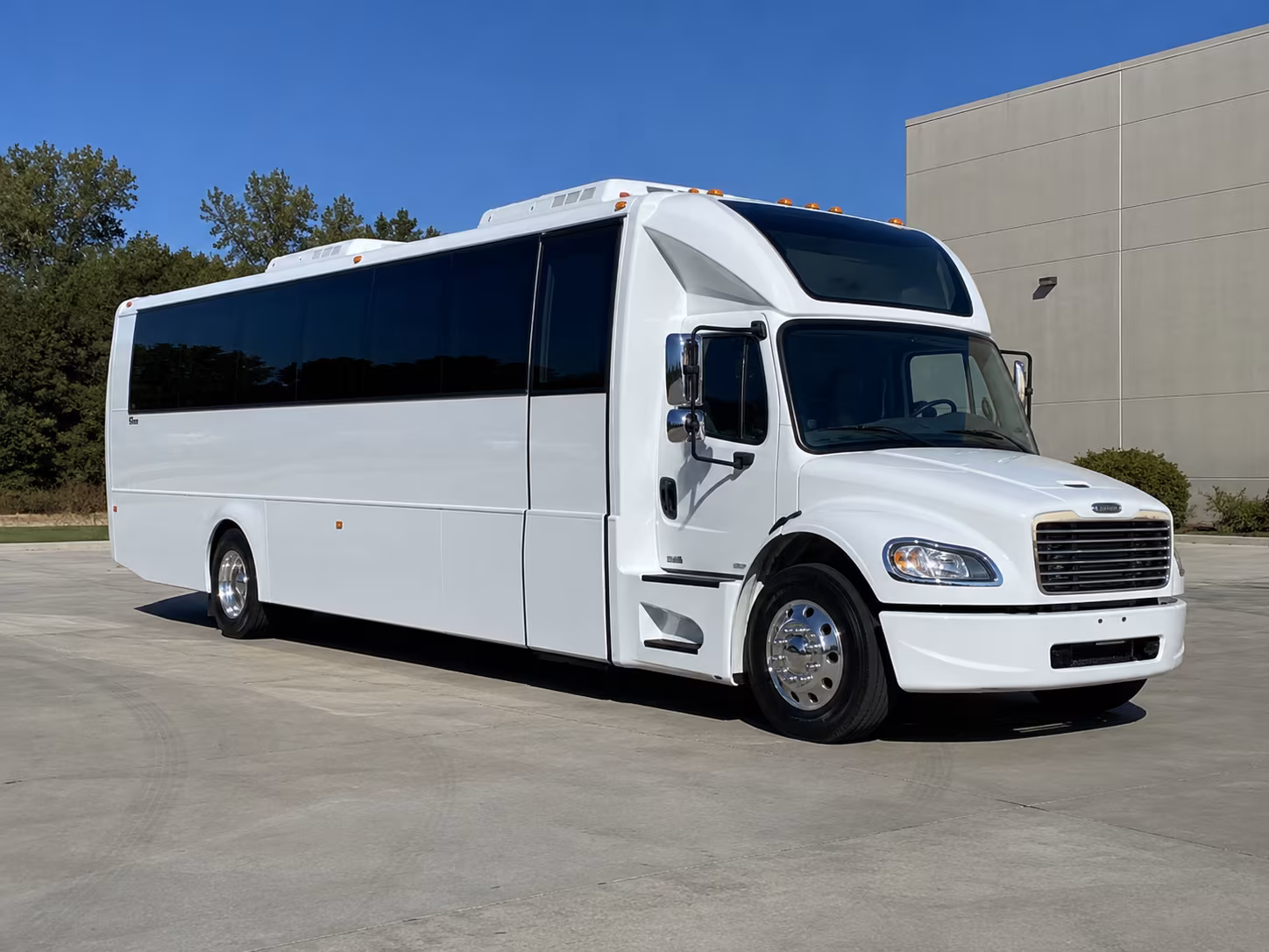 huntersville 28 passenger party bus